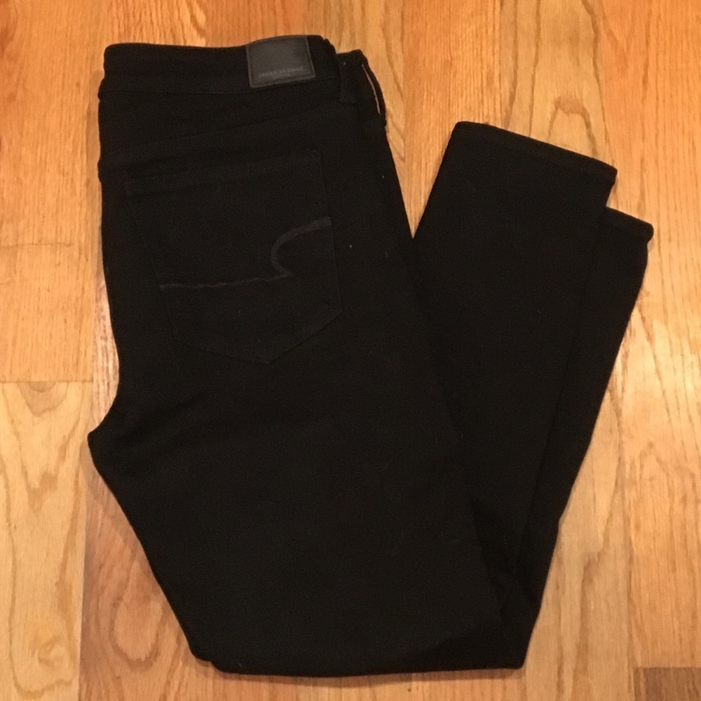 NWOT..American Eagle Black Jeggings 12 Short